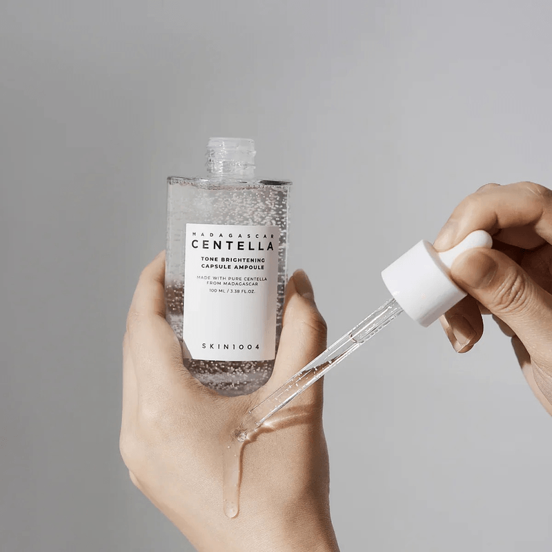 SKIN1004 Madagascar Centella Tone Brightening Ampoule Suero Unificador de Tono 100 mL